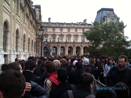attente-louvre-ext-2.JPG