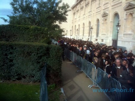 attente-louvre-ext-3.JPG