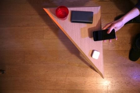 projet-kickstarter-table-recharge-bois-sans-fil-qi-iphone-1.jpg