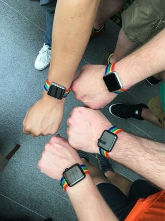 apple-watch-bracelet-gay-pride-3.jpg