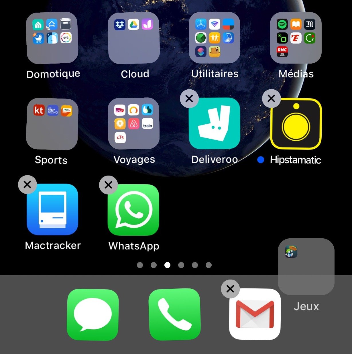iOS home screen and folders