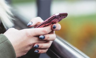 smartphone dans les mains