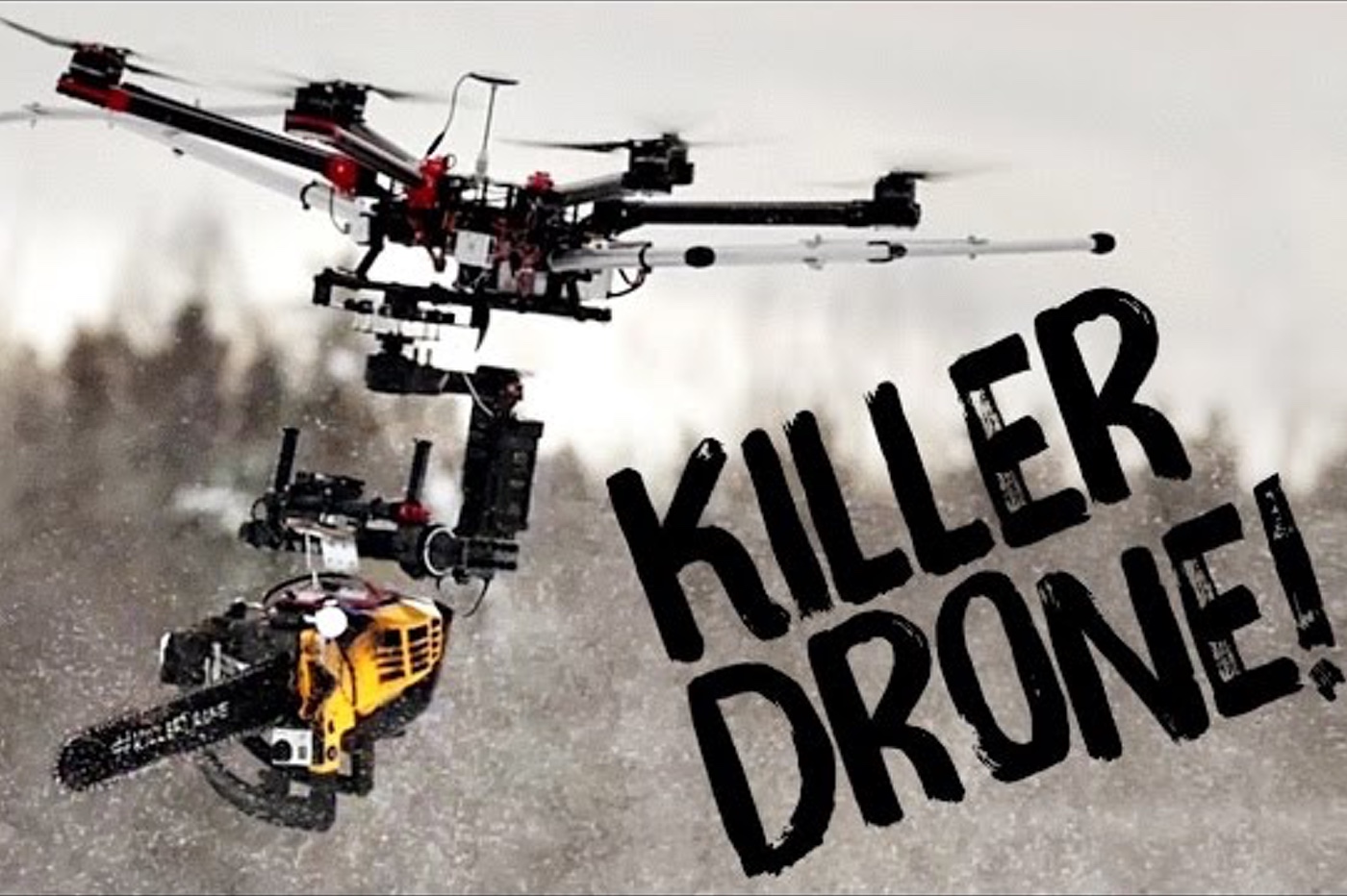 Drone équipé d'une tronçonneuse