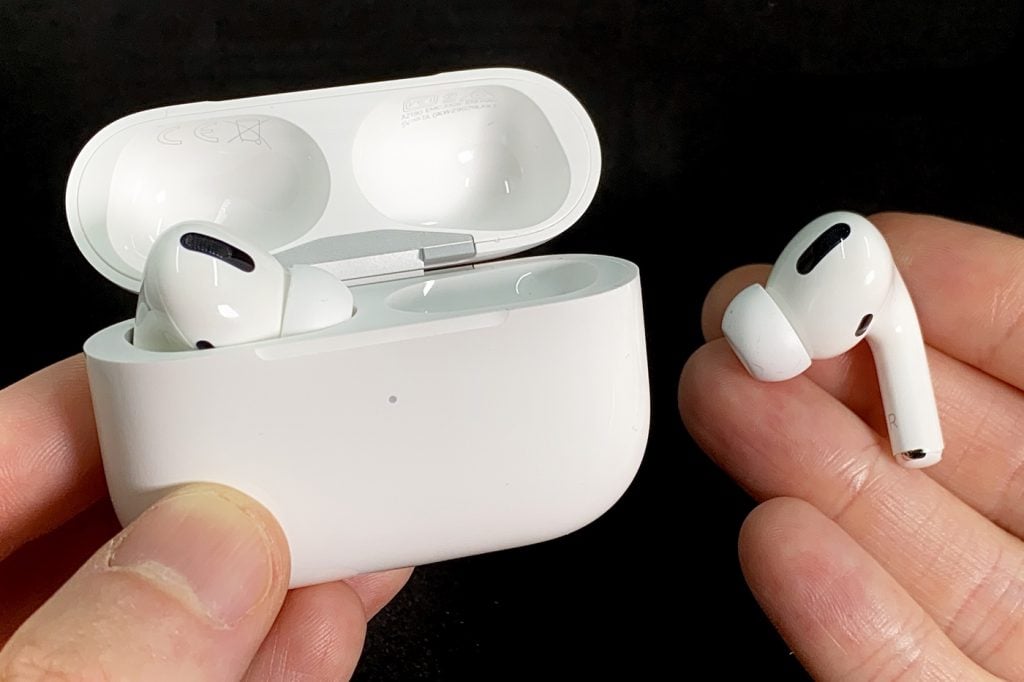 Les Galaxy Buds Live de Samsung face aux AirPods Pro d'Apple: quels  écouteurs sans-fil vous offrir ? (COMPARATIF) - La DH/Les Sports+