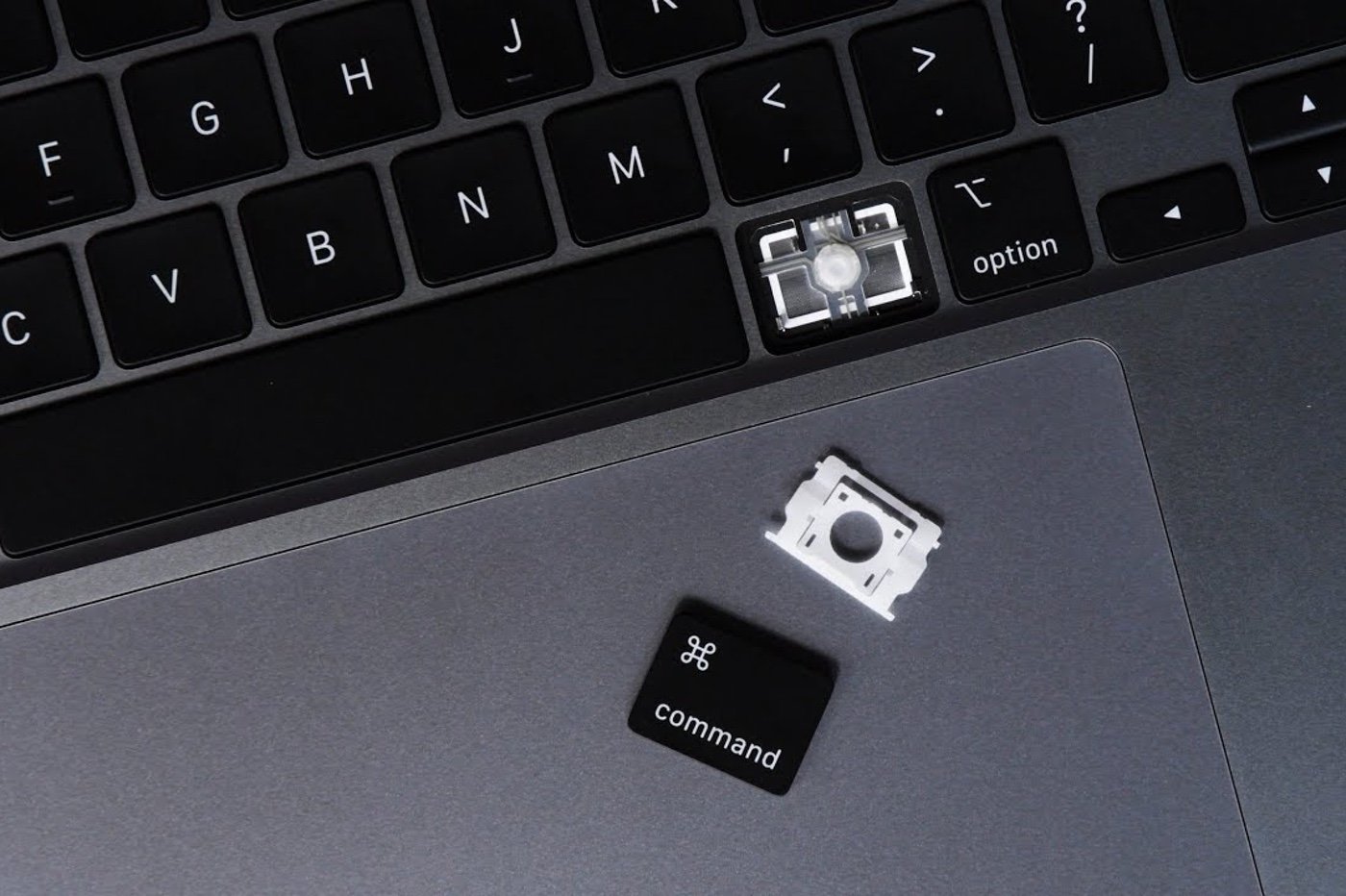 Le MacBook Pro 16 pouces démonté, révèle un clavier pas si nouveau que ça