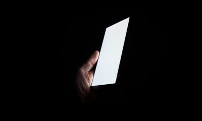 smartphone dans la nuit