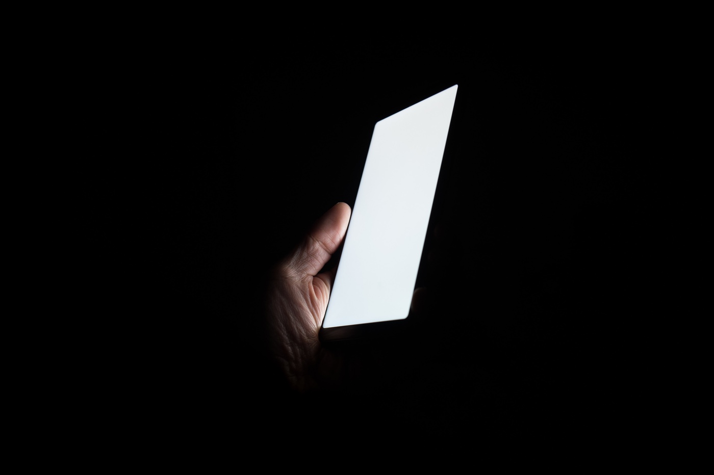 smartphone dans la nuit