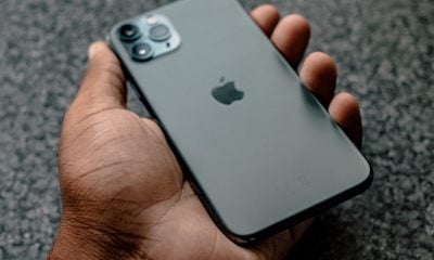 iPhone 11 Pro dans la main