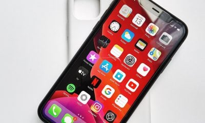 iPhone avec coque blanche