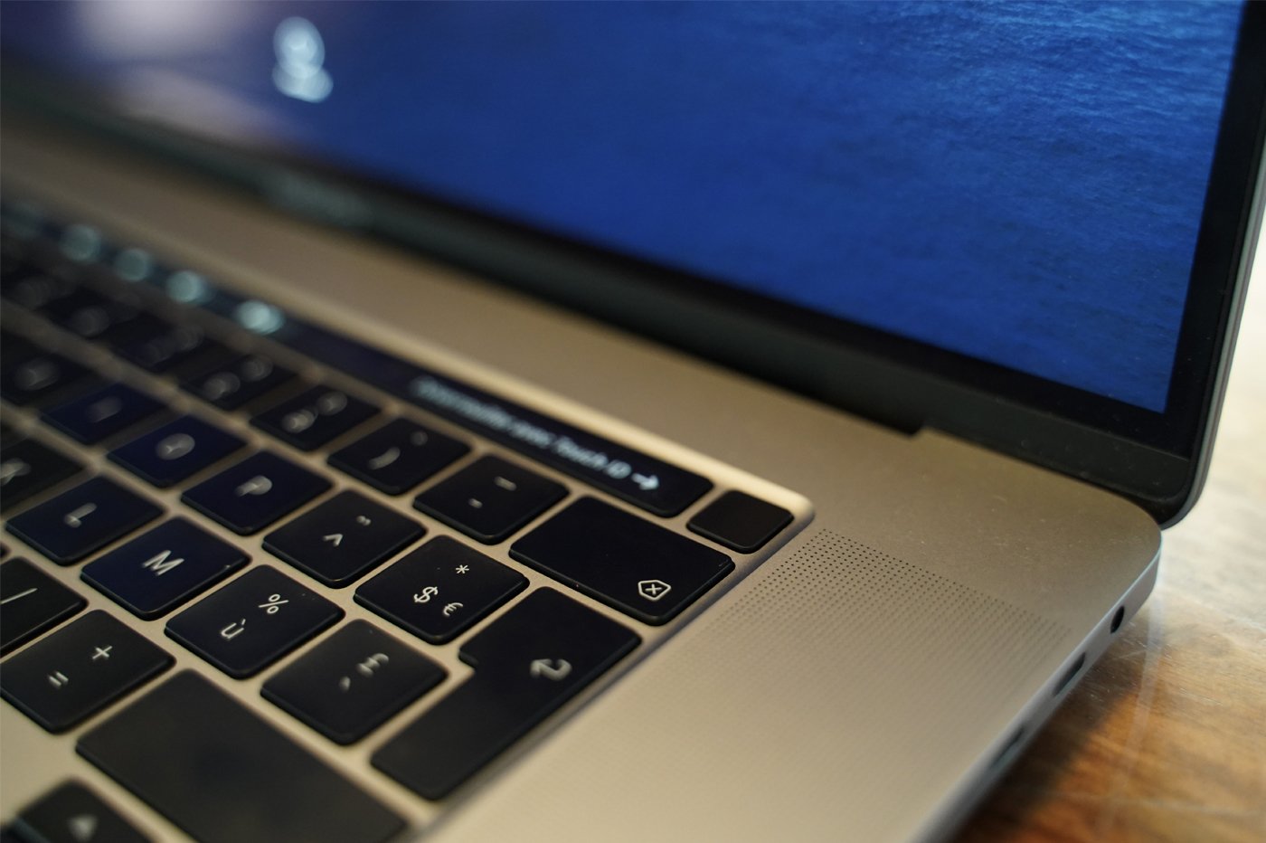 MacBook Pro 16 : l'aveu d'échec du clavier papillon d'Apple (mais une  grosse batterie)