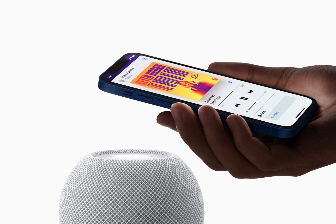 Apple HomePod mini blanc avec iPhone