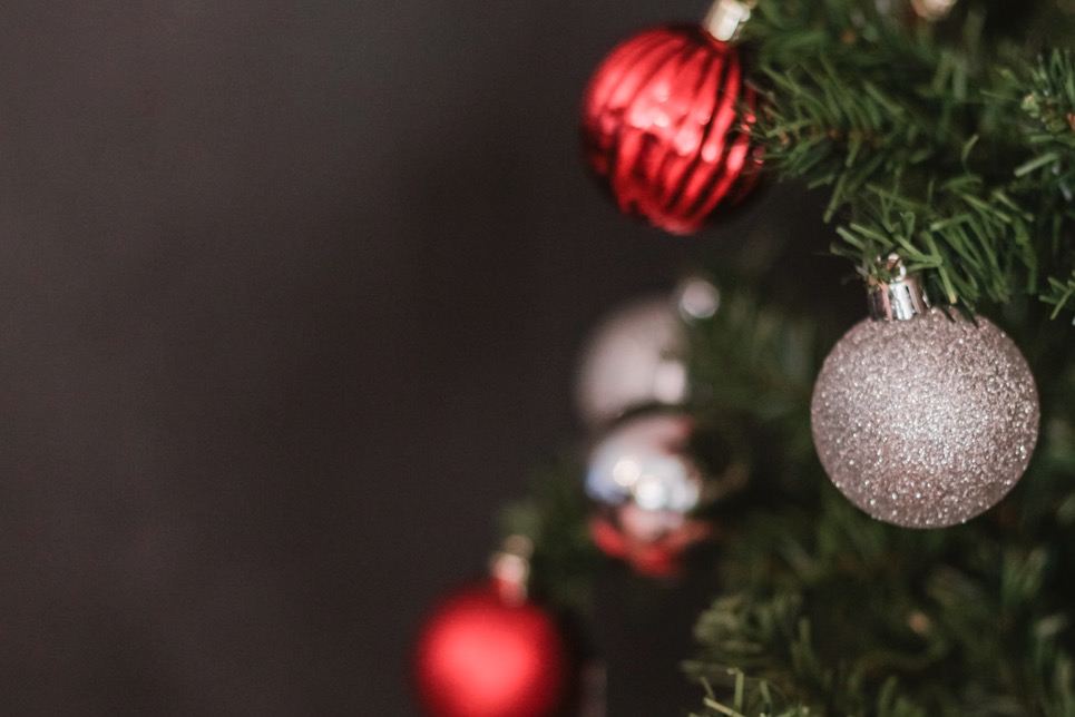 Boules et sapin de Noël