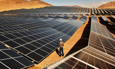 panneaux solaires dans le desert