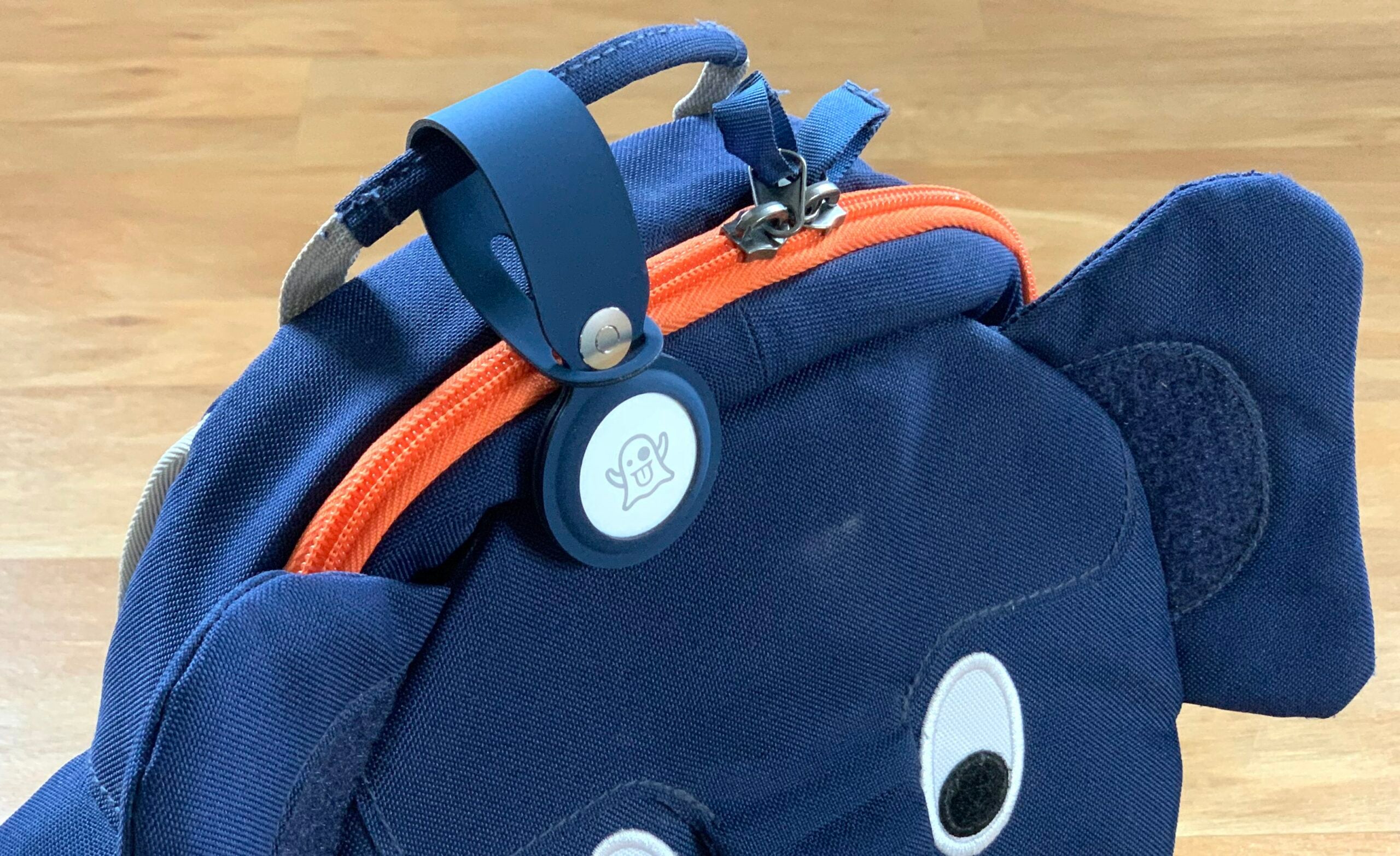Apple AirTag sur sac à dos