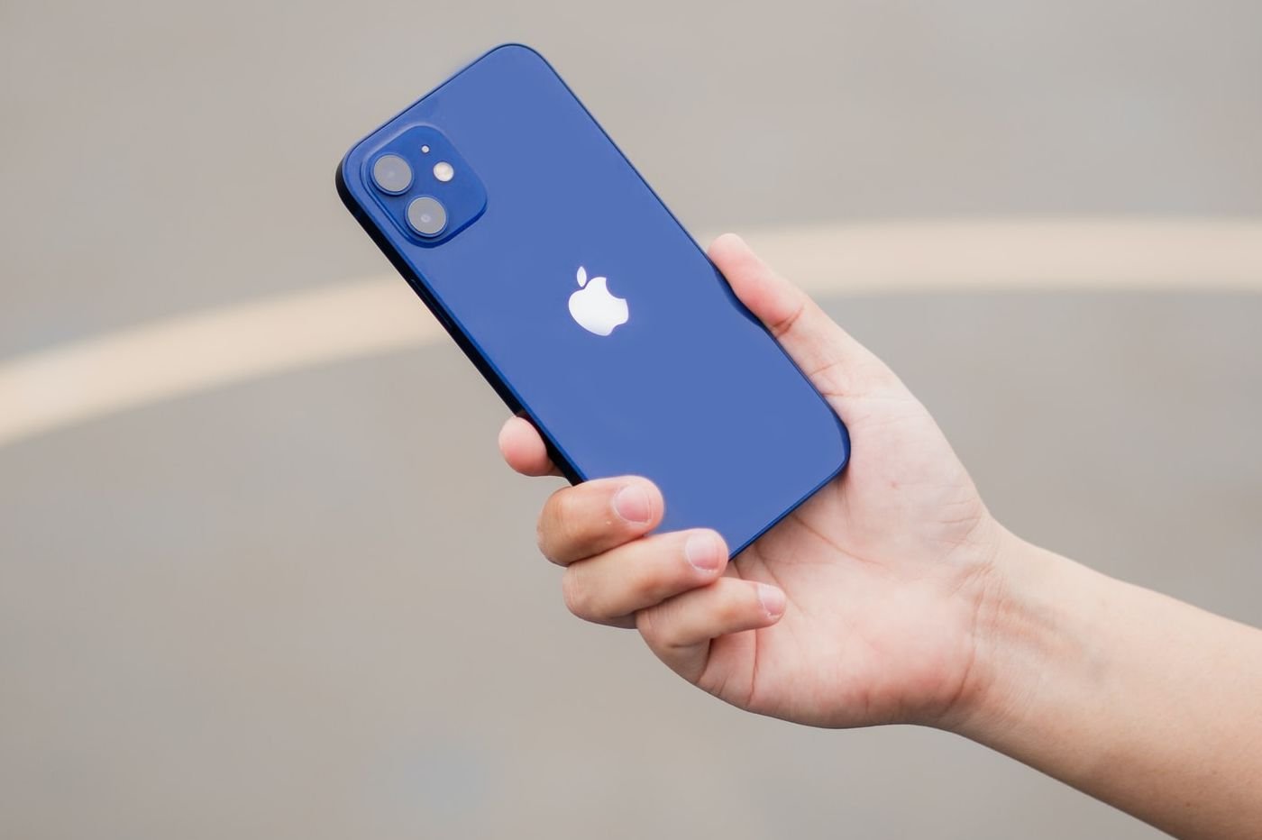 iPhone 12 bleu