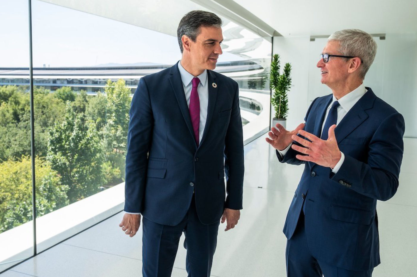 Pedro Sanchez Tim Cook