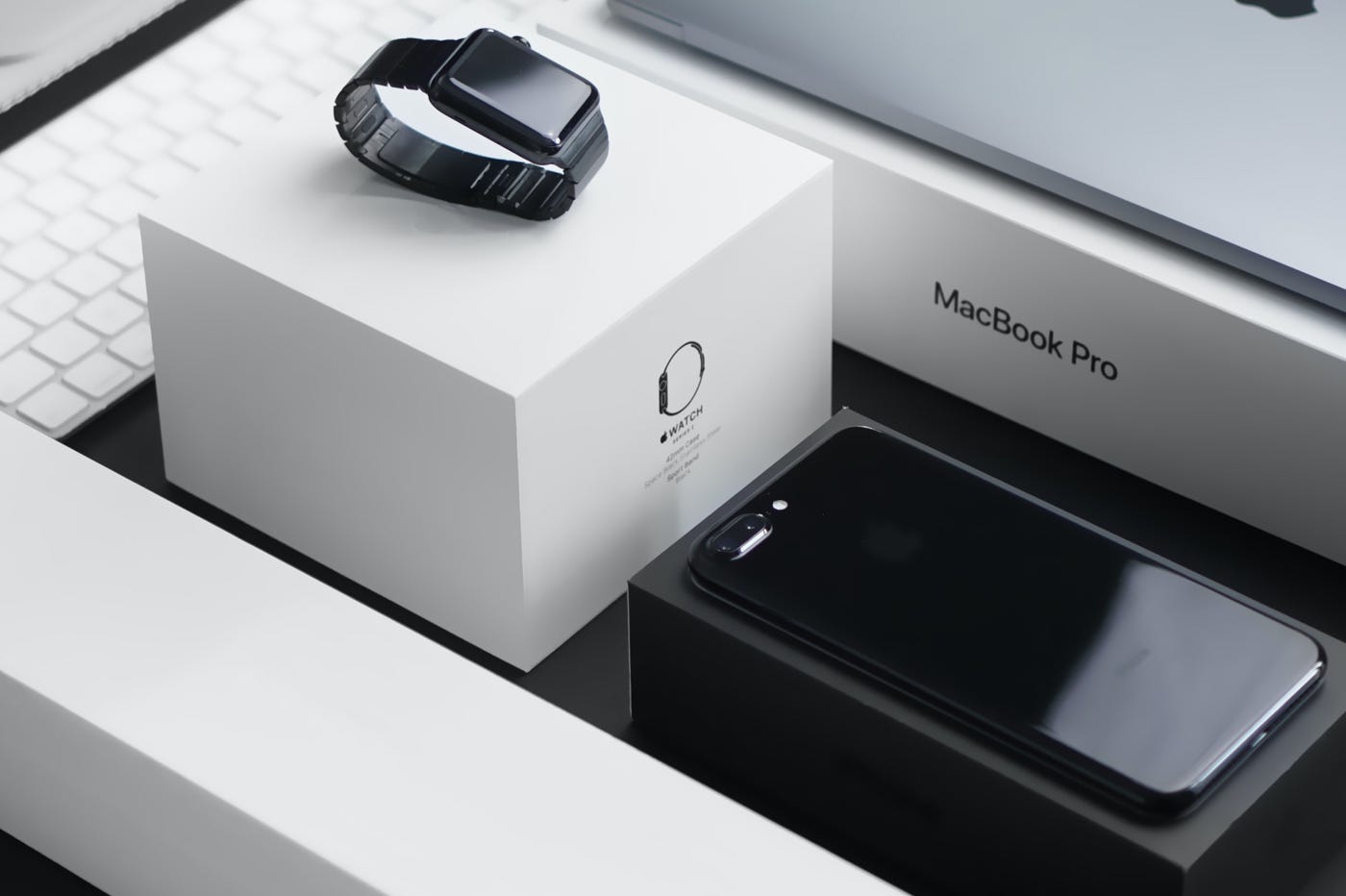 Apple Watch, iPhone et MacBook Pro