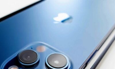 iPhone bleu arrière
