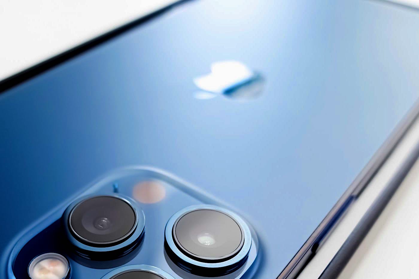 iPhone bleu arrière