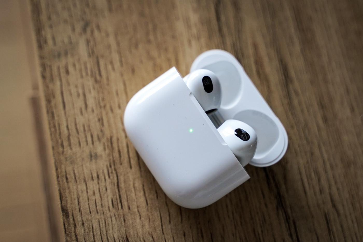 Apple AirPods 3 : n'achetez pas la seconde génération, la troisième arrive  sous peu