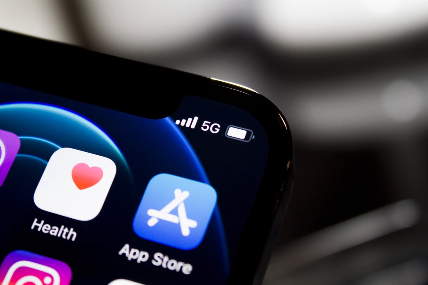 Icône App Store et indication 5G sur écran d'iPhone