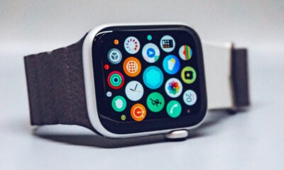 Apple Watch posée sur le côté