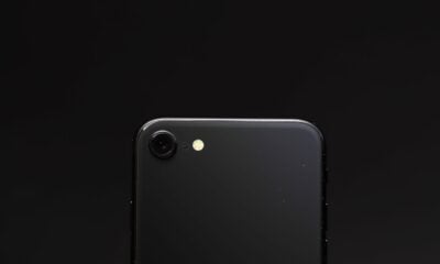 Apple iPhone SE noir vu de dos