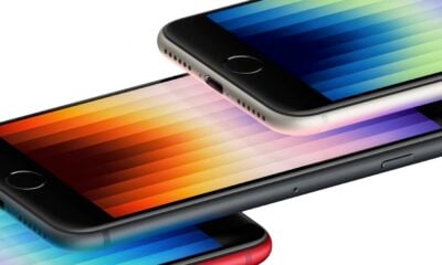 3 iPhone SE de troisième génération empilés