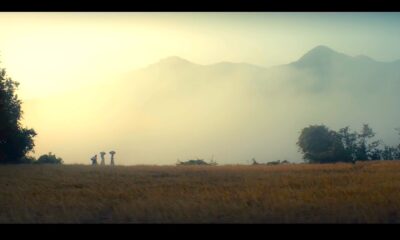 Paysage montagneux avec soleil couchant