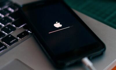 Écran d'iPhone en train d'être mis à jour