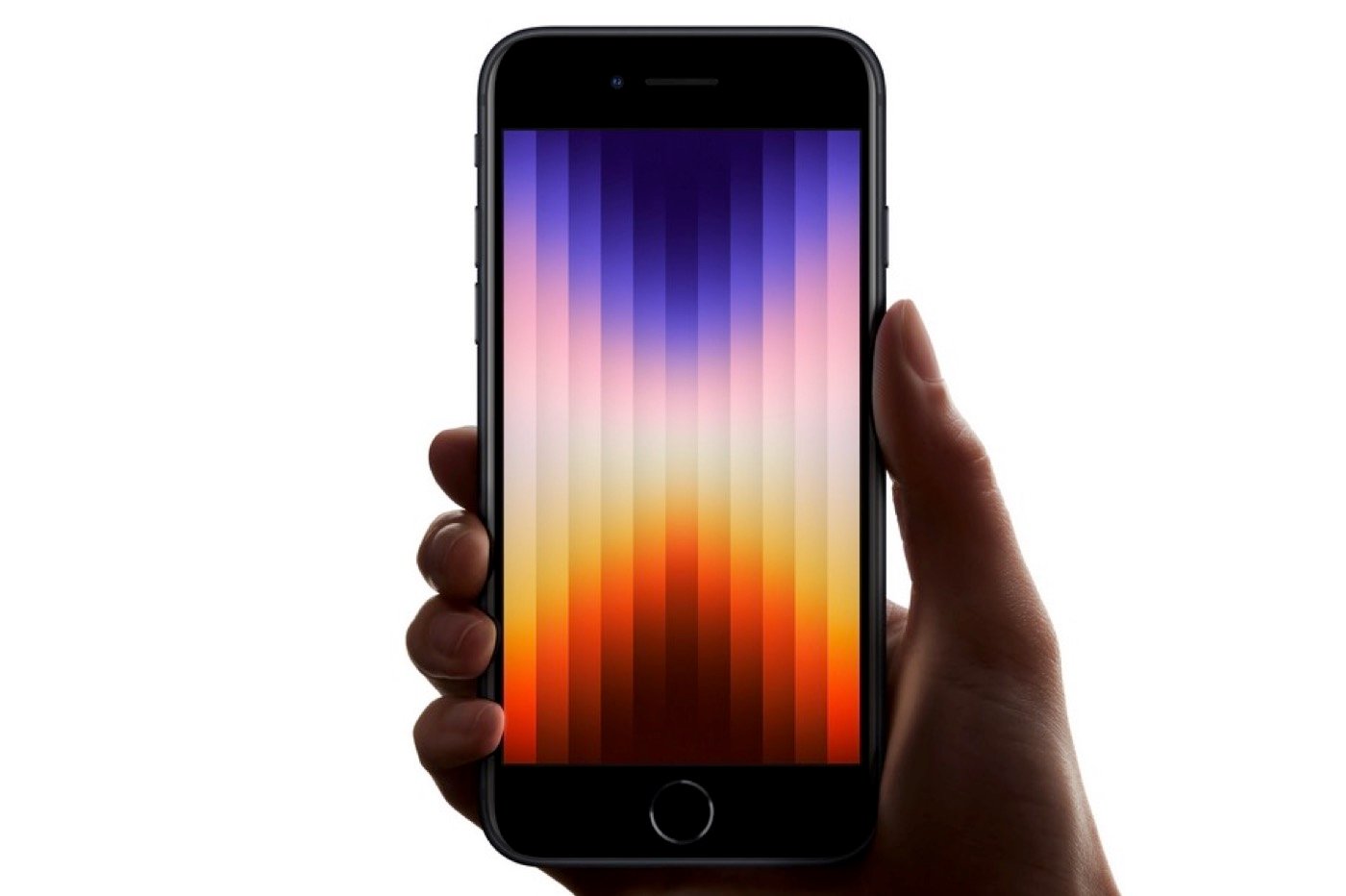 iPhone SE 2022 tenu dans une main