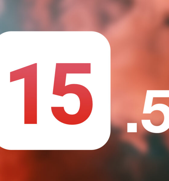 Logo iOS 15.5 sur fond rouge