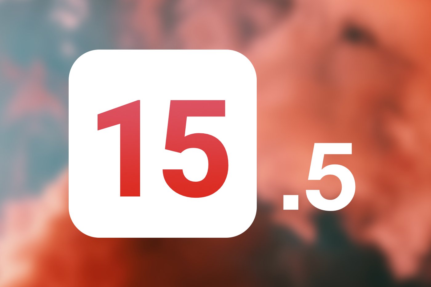 Logo iOS 15.5 sur fond rouge