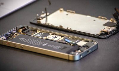 iPhone ouvert pour réparation