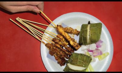 Plat spécialité de Singapour, avec brochettes de viande