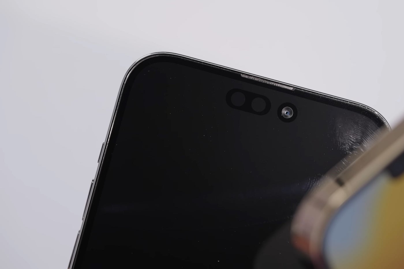 Maquette iPhone 14 pro Max sur Unbox Therapy