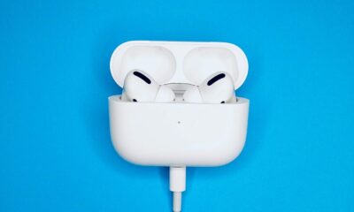AirPods Pro et leur boitier avec prise Lightning