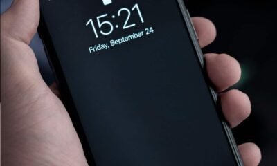 Écran iPhone fond noir