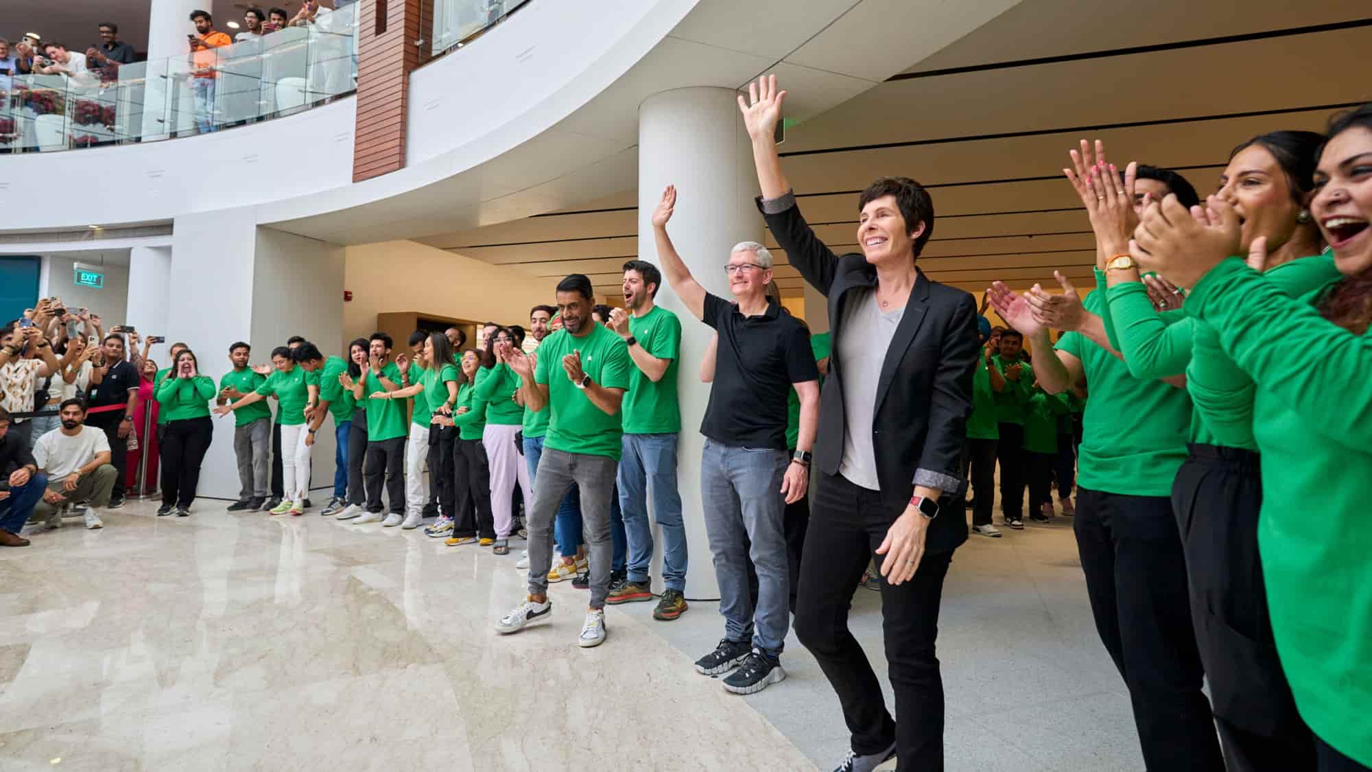 Tim Cook Apple Store New Delhi