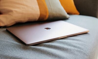 macbook sur canapé
