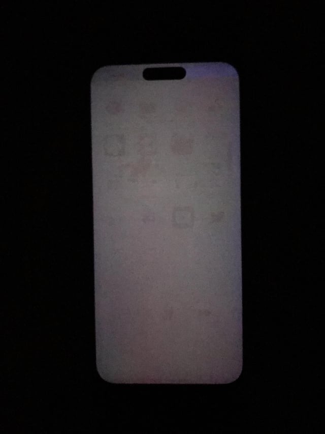 iPhone 15 : rayures, mauvais alignement de l'écran, certains smartphones  sont livrés avec des défauts