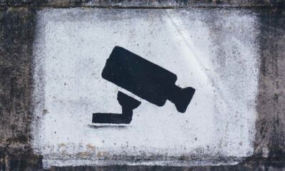 Caméra de surveillance peinture au mur