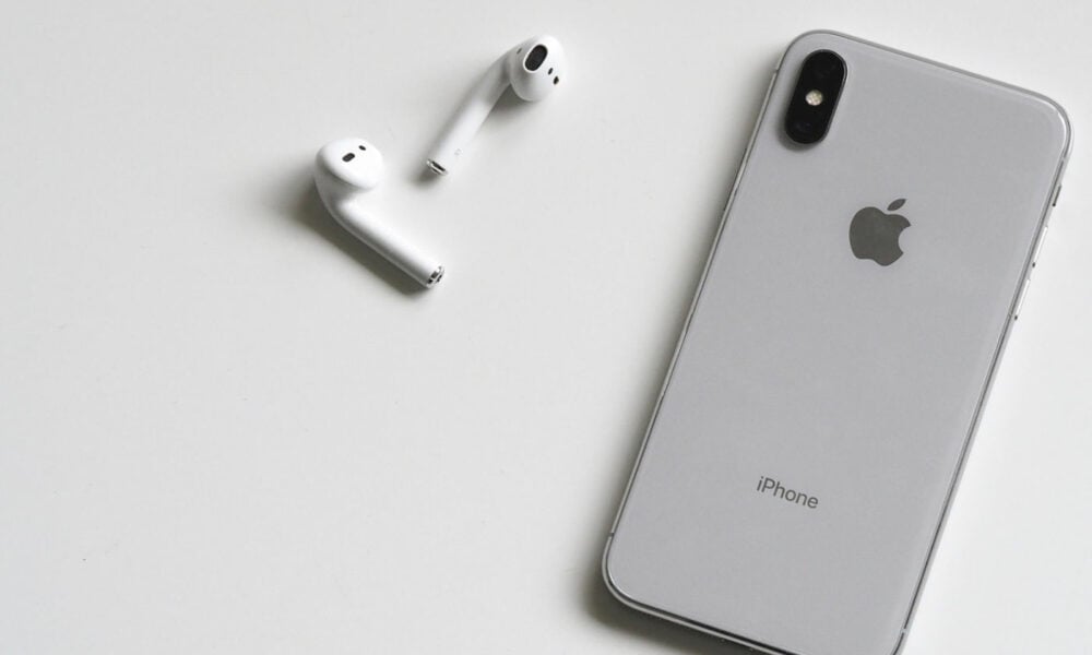 iPhone X AirPods