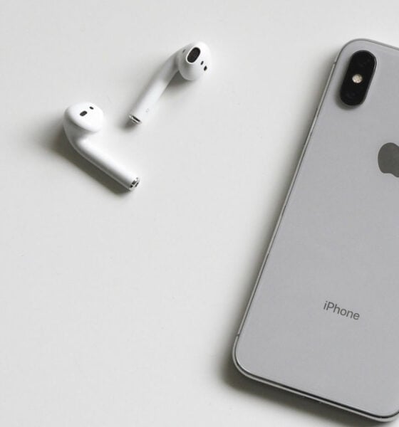 iPhone X AirPods