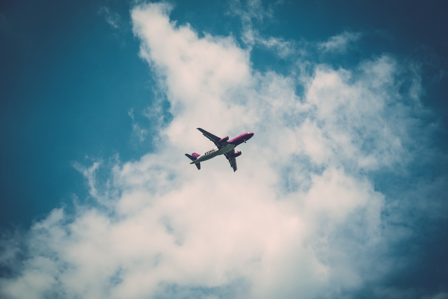 Avion dans le ciel