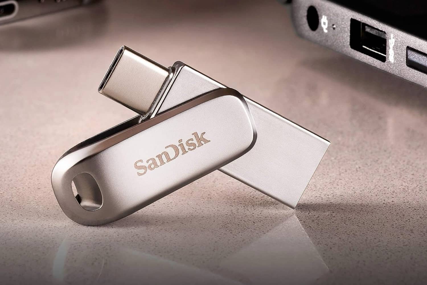 Soldes d'hiver : la clé USB-C 256 Go SanDisk coûte 27 € seulement