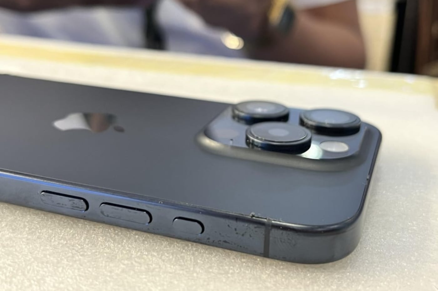 iPhone 15 arriere qui pele