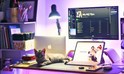 Macbook apple chat spotify bureau