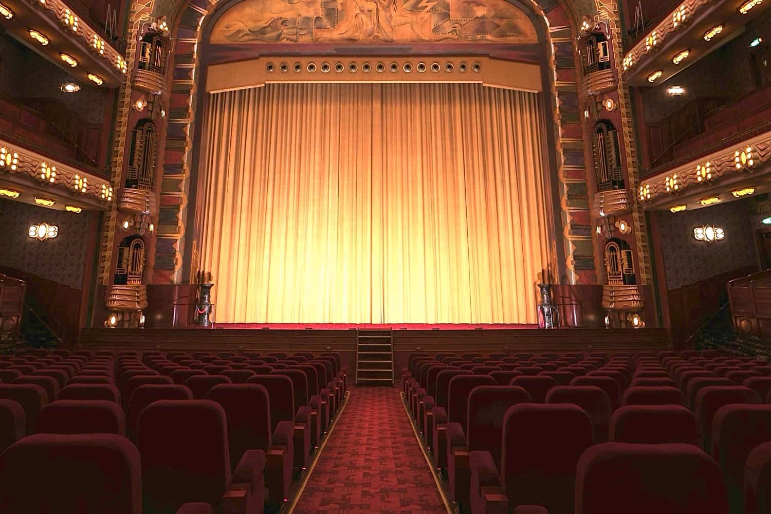 Théâtre cinéma conférence