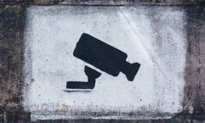 Caméra de surveillance peinture au mur